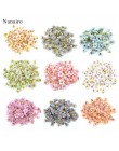 50 sztuk 2cm Multicolor Mini jedwab sztuczna stokrotka kwiat głowy dla korony ślub girlanda dekoracyjna Handmade DIY scrapbookin