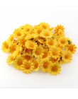 100 sztuk/partia 2.5cm Mini Daisy dekoracyjny kwiat sztuczne jedwabne kwiaty dekoracja na przyjęcie ślubne Home Decor (bez łodyg