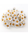 100 sztuk/partia 2.5cm Mini Daisy dekoracyjny kwiat sztuczne jedwabne kwiaty dekoracja na przyjęcie ślubne Home Decor (bez łodyg