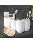 Elegancki zestaw toaletowy do łazienki ceramiczny z wykończeniem bambusowym wielorazowy modny funkcjonalny