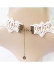 Nowe mody eleganckie Vintage sztuczna biała perła koronki komunikat Choker naszyjniki biżuteria ślubna dla kobiet ślub