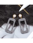 Eleganckie czarno-białe Houndstooth Plaid aksamitne tkaniny okrągłe duże koło długie kolczyki dla kobiet zniekształcone tkaniny 