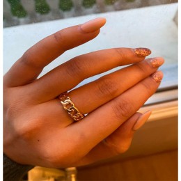 Szykowne złote poszycie w kształcie łańcucha pierścień 7MM szerokości 17MM średnica pierścienia dla UNISEX