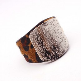 D & D Fashion Leopard Charm skórzane bransoletki dla kobiet proste wszystkie mecze OL V słowo szeroka bransoletka mankietowa Fem