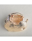 Blucome Fashion Coffee Cup łyżka kształt dysku broszki biała emalia złoty kolor broszka przypinki kobiety mężczyźni odzież płasz