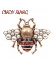 Cindy xiang New Fashion Pearl broszka pszczoła dla kobiet Antique złoty kolor broszka Pin Vintage Style biżuteria wysokiej jakoś