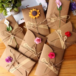 10 sztuk Retro DIY papier pakowy kartka okolicznościowa z zaproszeniem z kopertą ręcznie suszony kwiat wesele zaproszenie kopert