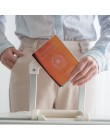Moda laser Paillette pcv etui na paszport okładka kobiety Storage Organizer etui na karty business Credit Wallet akcesoria podró