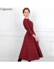 Elegancka klasyczna suknia damska trapezowa do łydek z długim rękawem zabudowana pod szyję