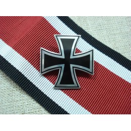Niemiecki żelazny krzyż przypinka